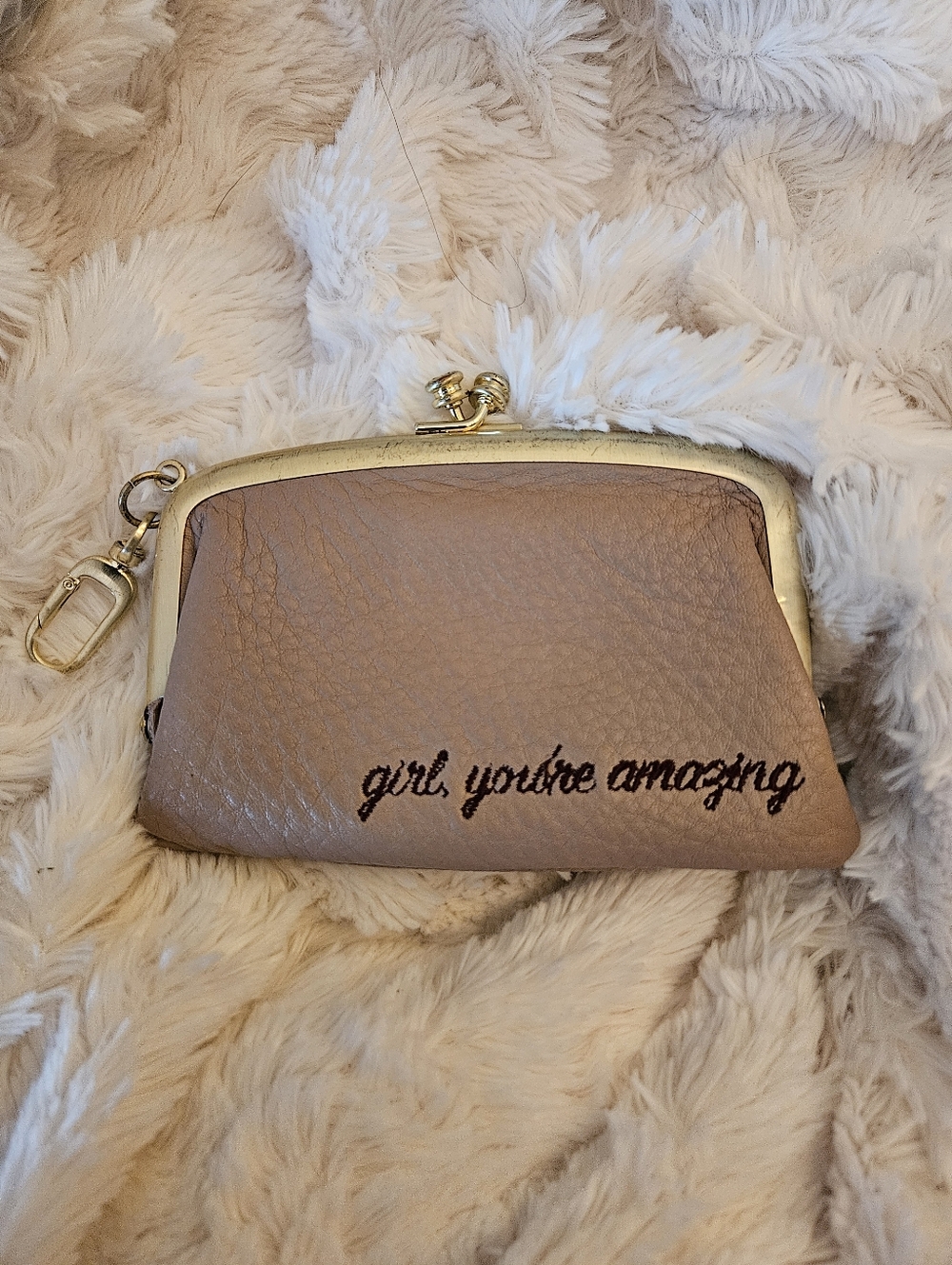 HOBO✨️Blush Leather Kiss-Lock Coin Purse - Picture 3 of 8
